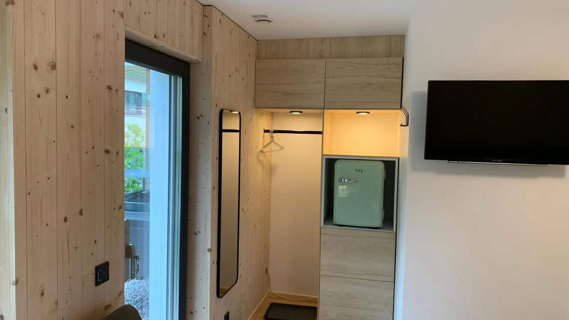 Waldblick - Neubau - Self-Check-In - Kein Verkehr - Am Wald - Parkplaetze Vor Tuer - Apartment Or Double Room Innsbruck