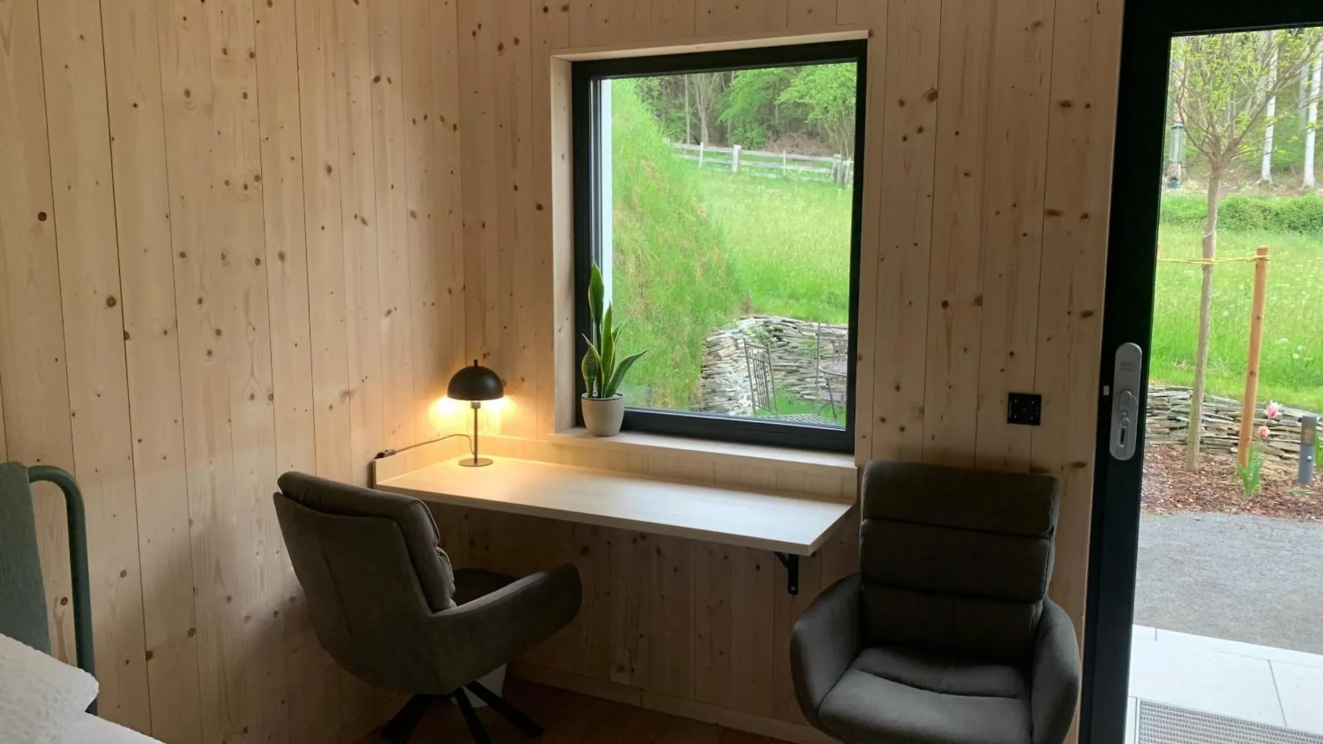 Waldblick - Neubau - Self-Check-In - Kein Verkehr - Am Wald - Parkplaetze Vor Tuer - Apartment Or Double Room Innsbruck
