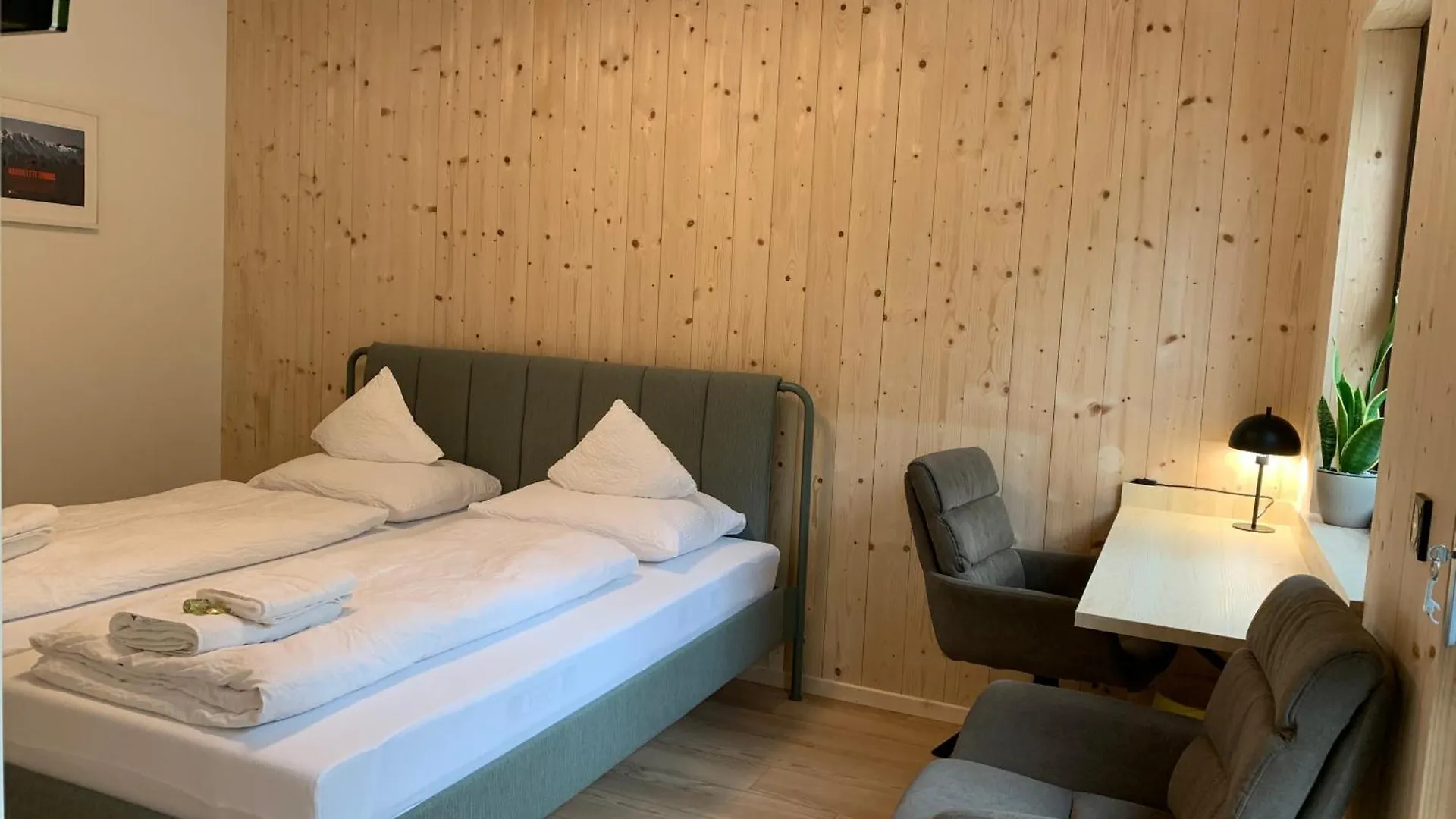 Waldblick - Neubau - Self-Check-In - Kein Verkehr - Am Wald - Parkplaetze Vor Tuer - Apartment Or Double Room Innsbruck