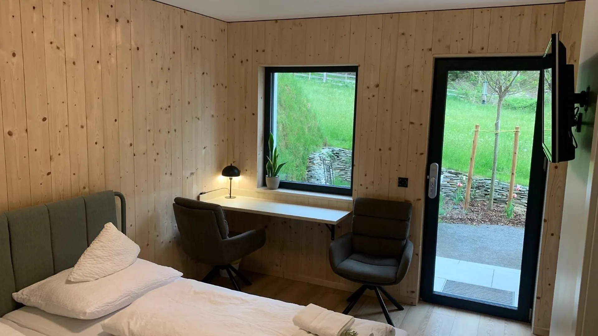 Waldblick - Neubau - Self-Check-In - Kein Verkehr - Am Wald - Parkplaetze Vor Tuer - Apartment Or Double Room Innsbruck 0*,  Austria
